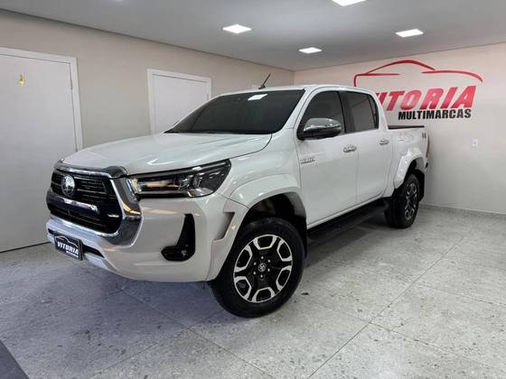 TOYOTA HILUX 2.8 D-4D TURBO DIESEL CD CONQUEST 4X4 AUTOMÁTICO